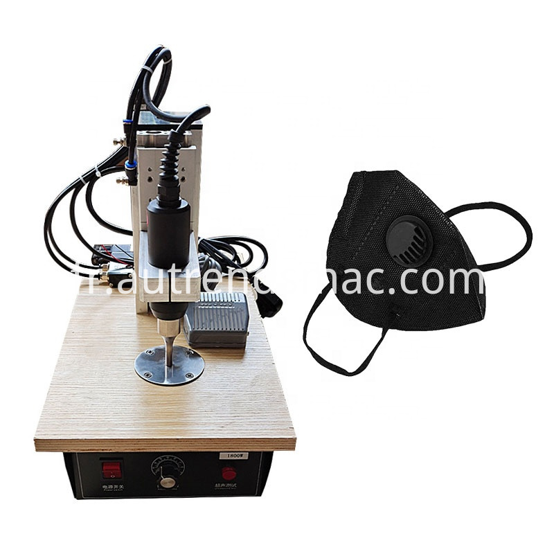 Machine semi-automatique à bandoulière pour masque jetable Semi-automatic disposable mask ear strap machine